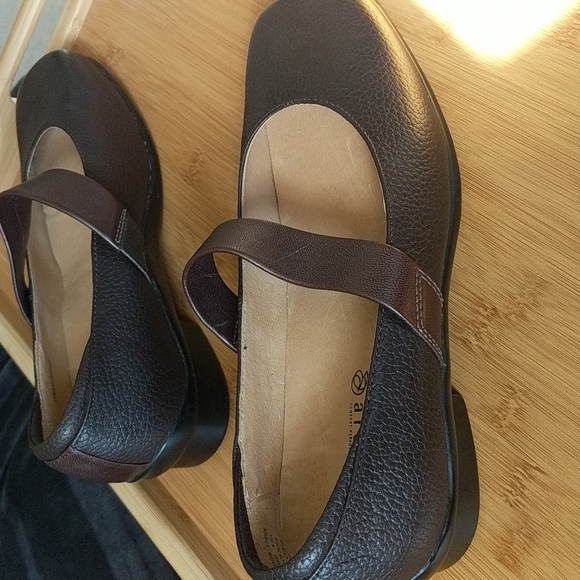 Aravon Chocolate Combination Last  Mary Janes - Picture 2 of 11